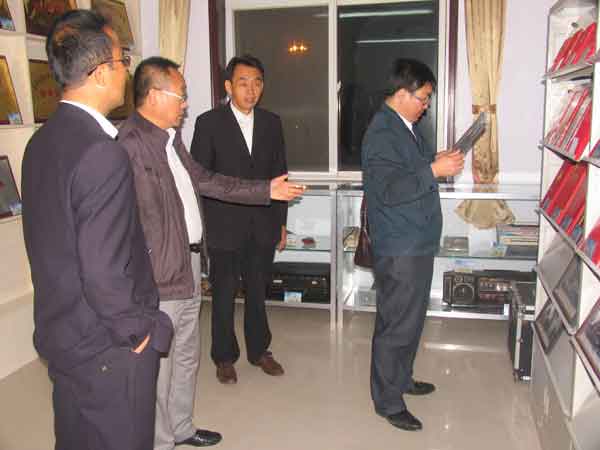 省院办公室检查指导我院档案创建升级达标工作.jpg